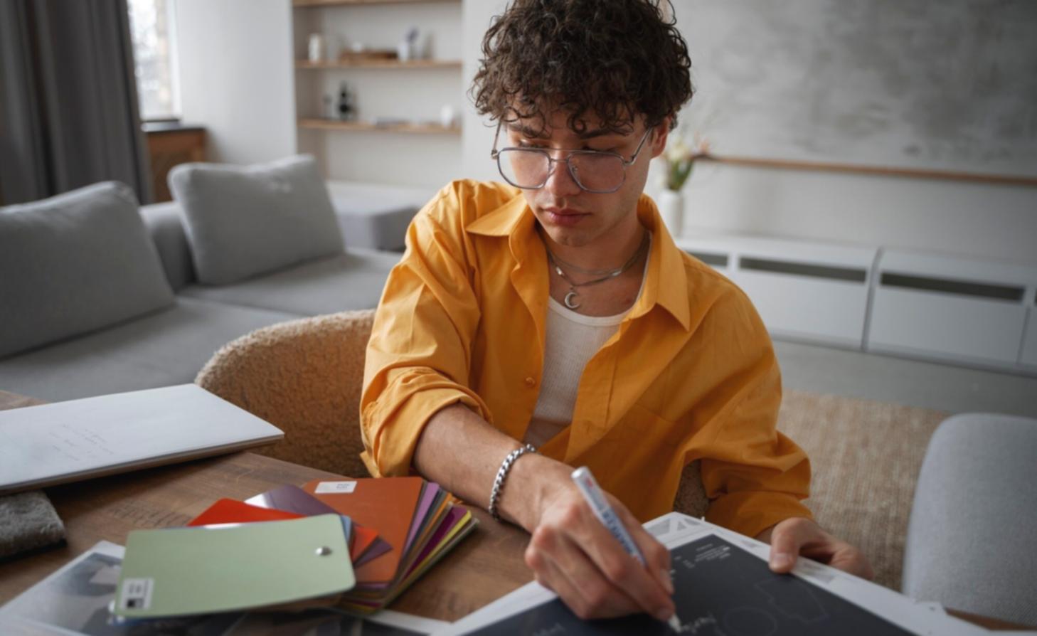 Studierende bei der Finanzplanung